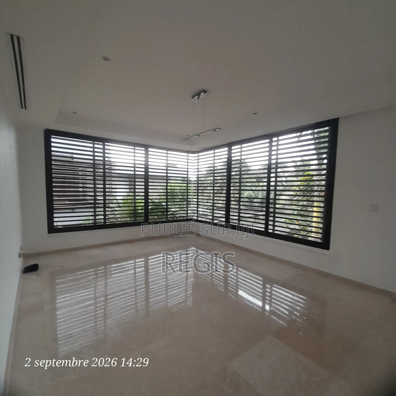 5chbre Duplex dans Regis, Cocody à Louer