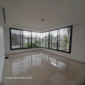 5chbre Duplex dans Regis, Cocody à Louer