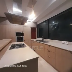 5chbre Duplex dans Regis, Cocody à Louer