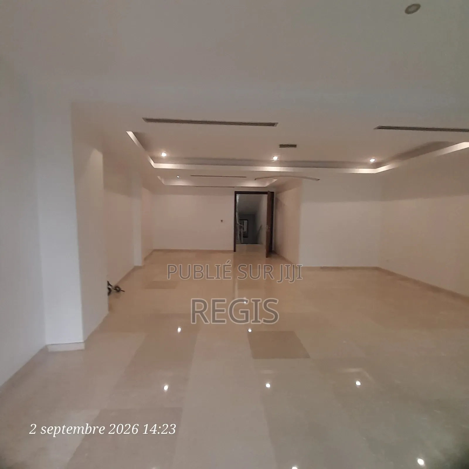 5chbre Duplex dans Regis, Cocody à Louer