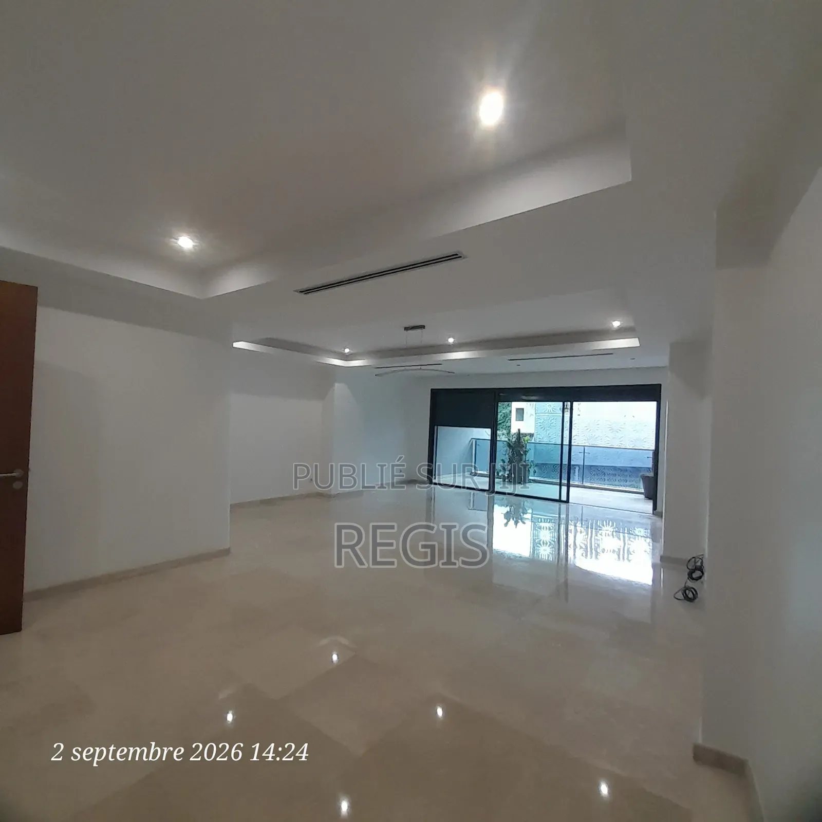 5chbre Duplex dans Regis, Cocody à Louer