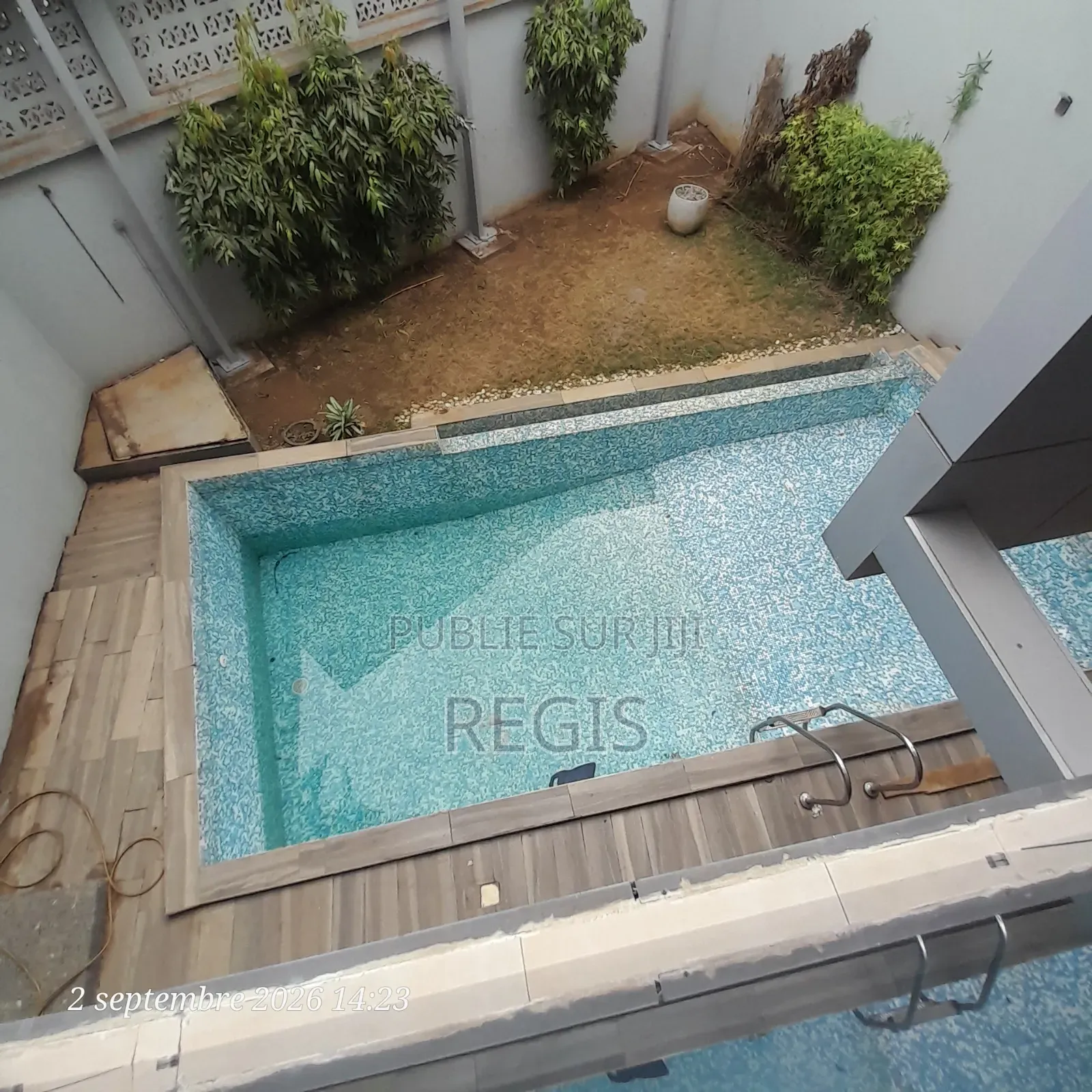 5chbre Duplex dans Regis, Cocody à Louer