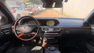 Mercedes-Benz 500SE 2011 Noir