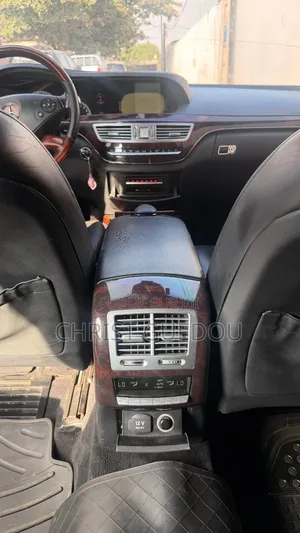 Mercedes-Benz 500SE 2011 Noir