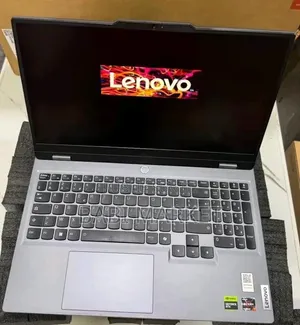 Nouveau Lenovo LOQ 15ARP9 16GB Intel Core i5 SSD 512GB