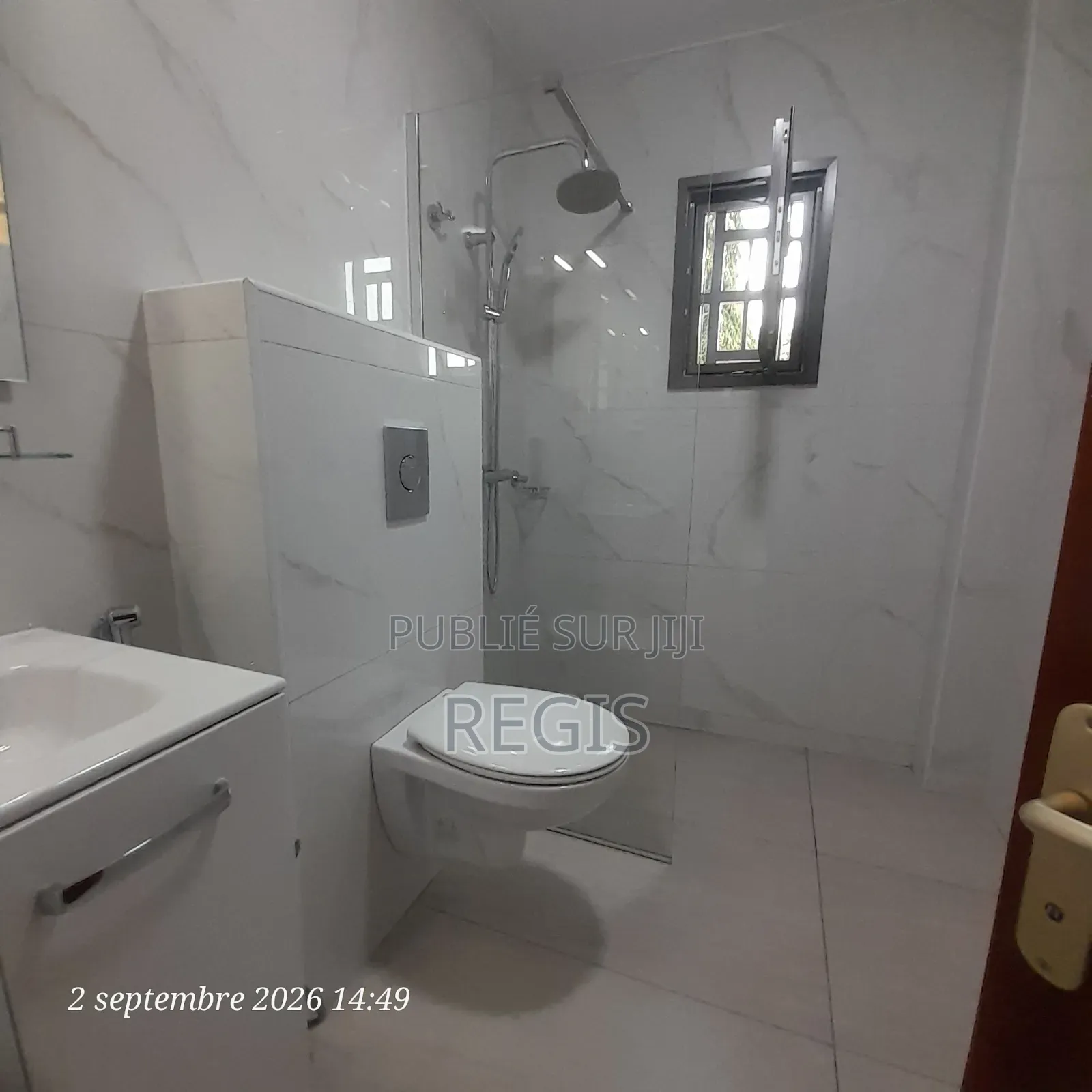 5chbre Duplex dans Regis, Cocody à Louer