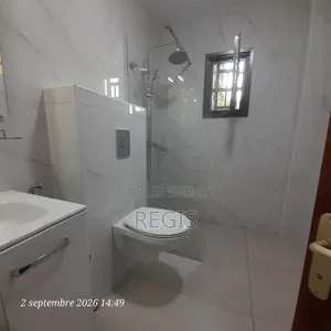 5chbre Duplex dans Regis, Cocody à Louer