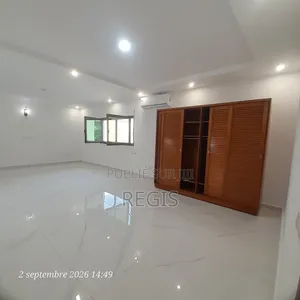 5chbre Duplex dans Regis, Cocody à Louer