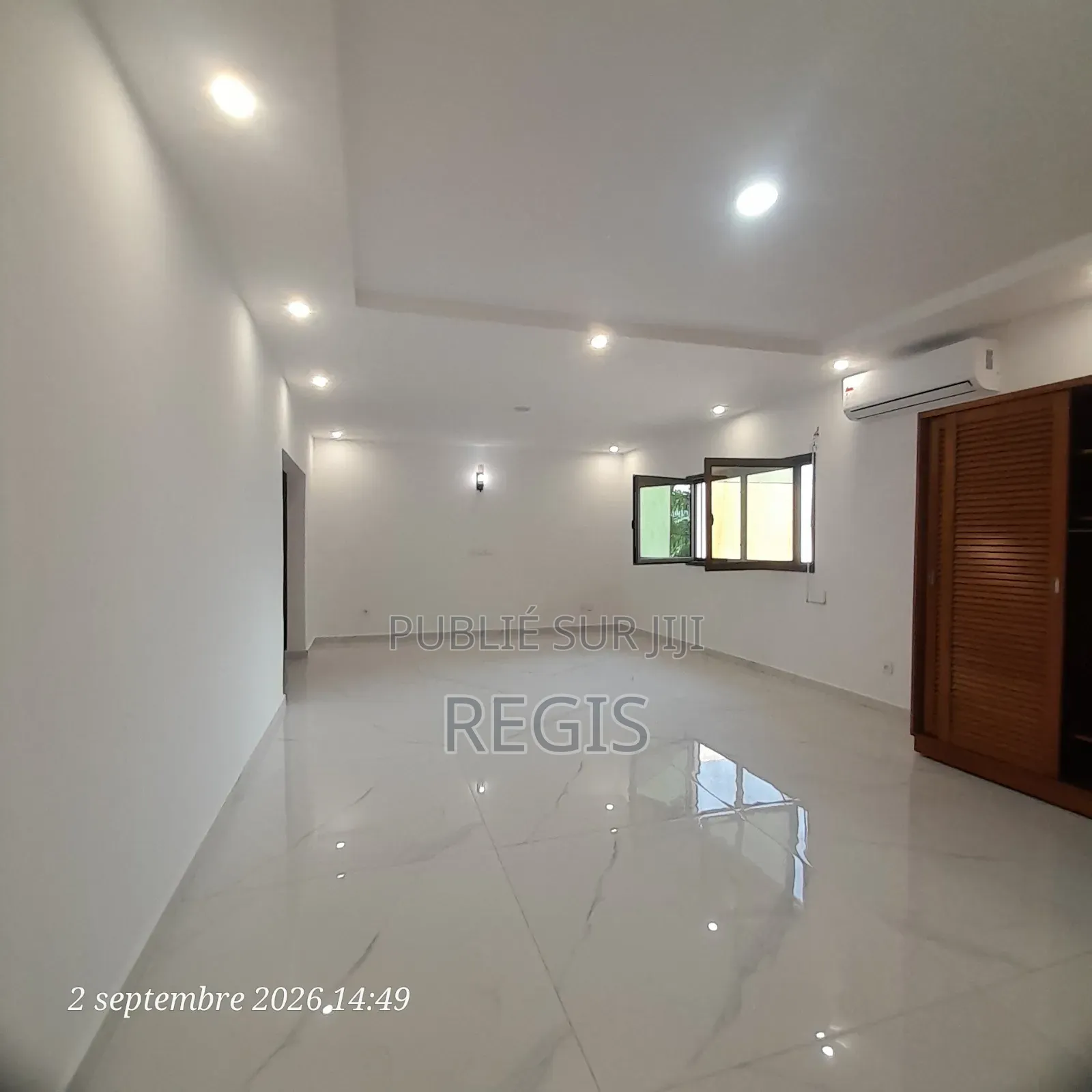 5chbre Duplex dans Regis, Cocody à Louer