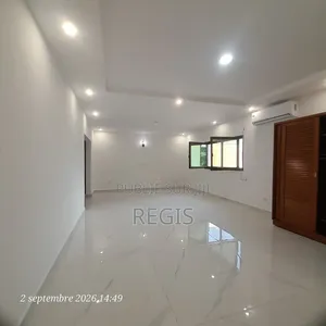 5chbre Duplex dans Regis, Cocody à Louer