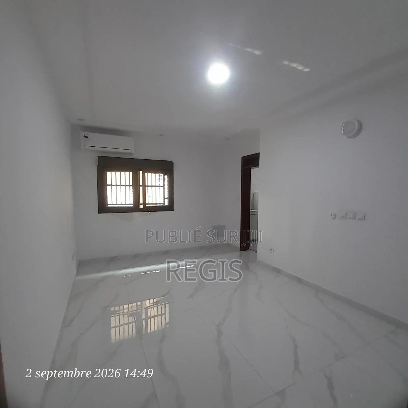 5chbre Duplex dans Regis, Cocody à Louer