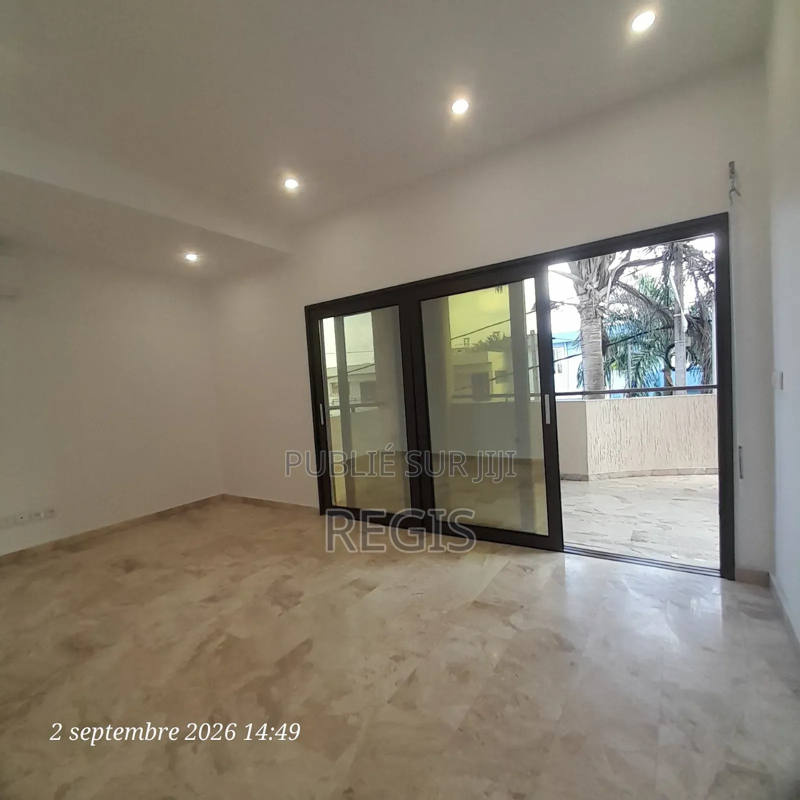 5chbre Duplex dans Regis, Cocody à Louer