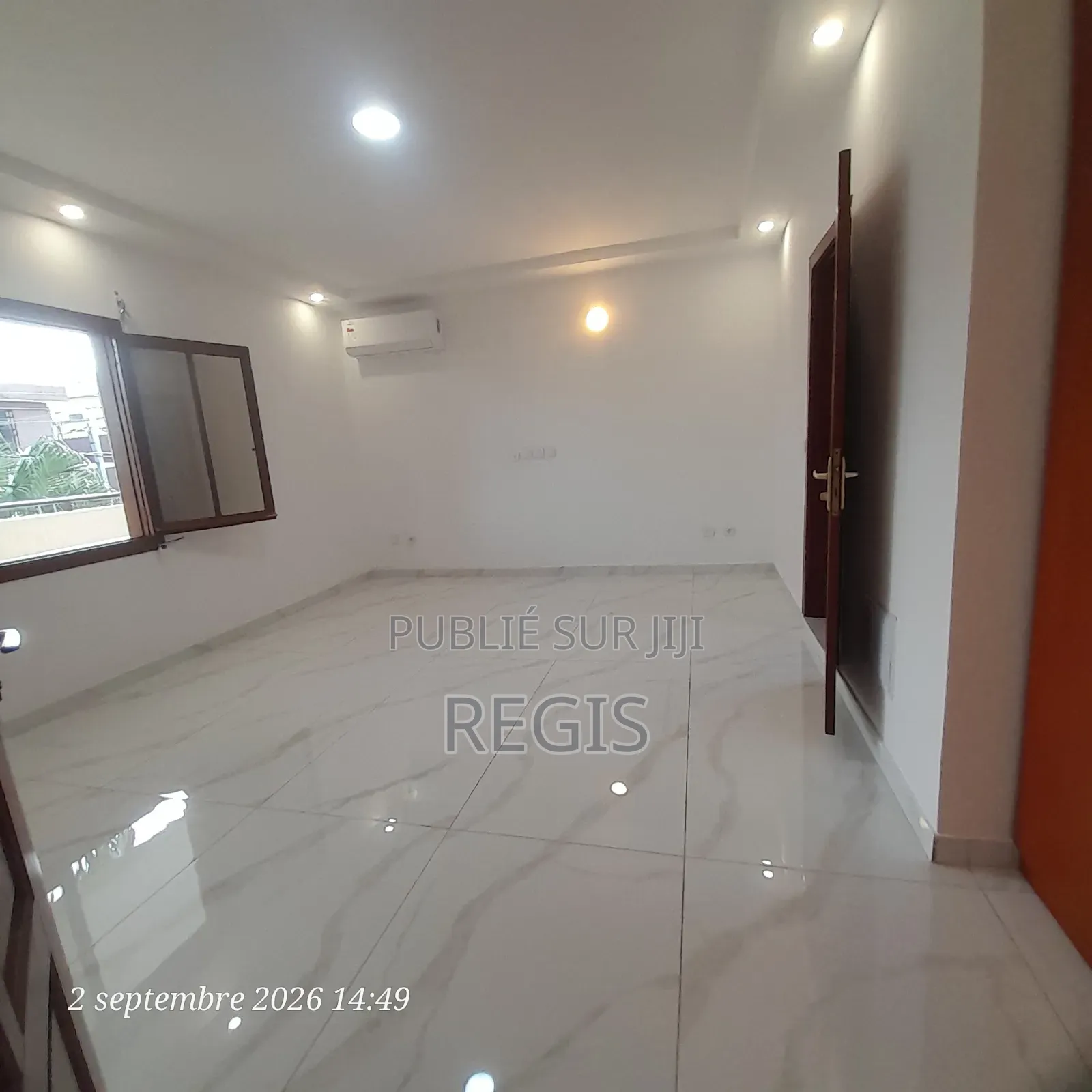 5chbre Duplex dans Regis, Cocody à Louer