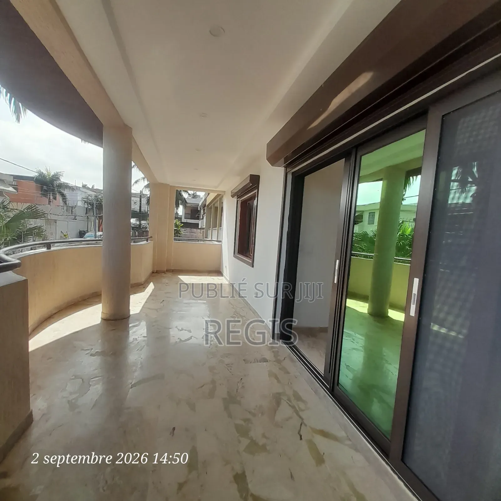 5chbre Duplex dans Regis, Cocody à Louer