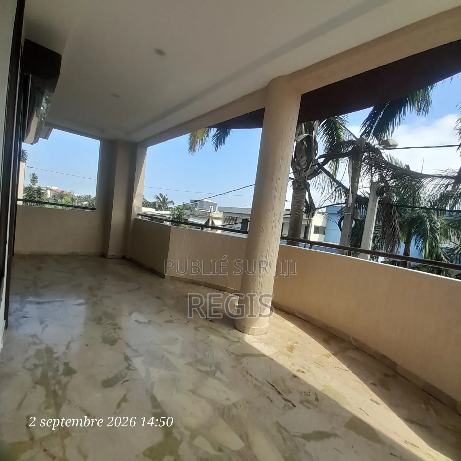 5chbre Duplex dans Regis, Cocody à Louer