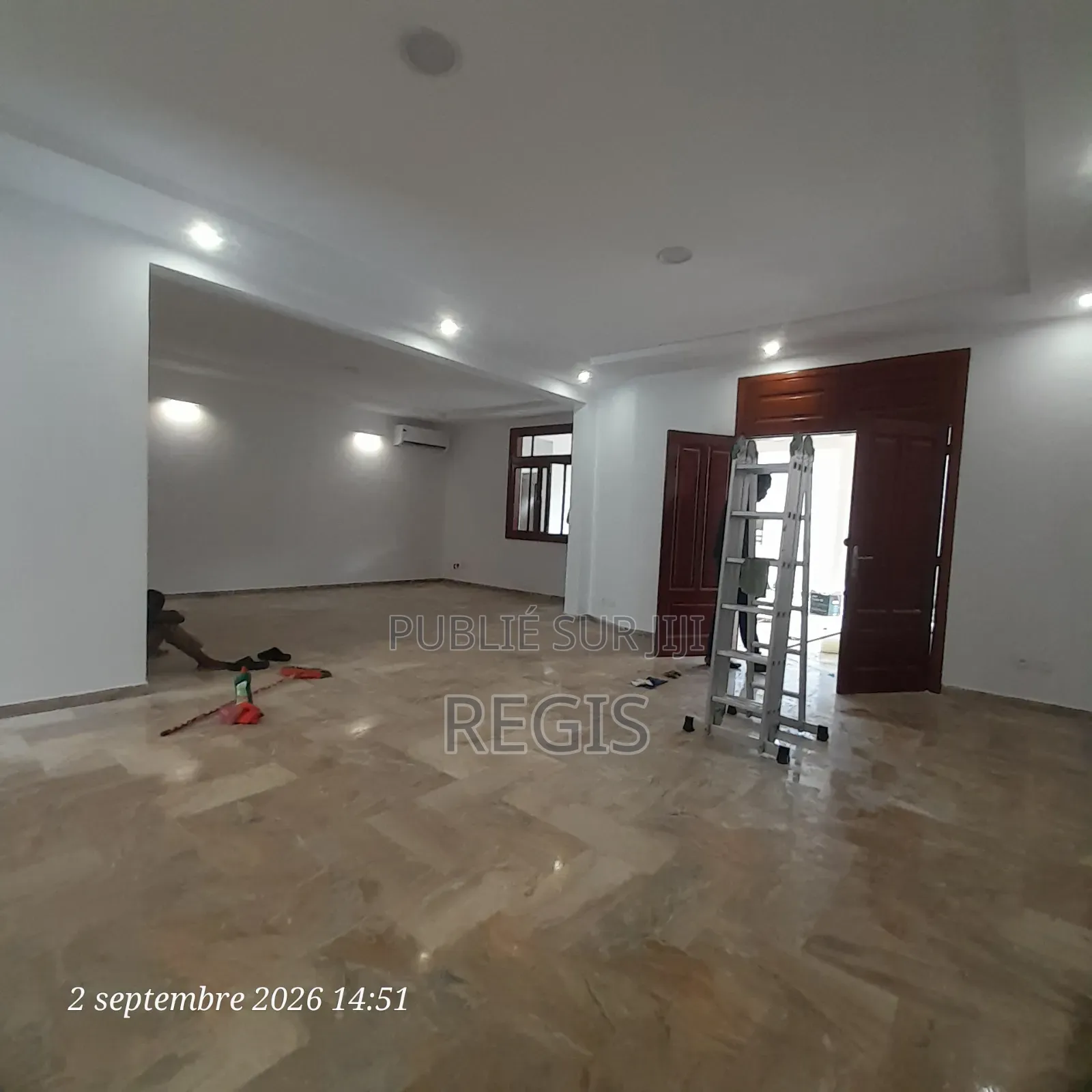 5chbre Duplex dans Regis, Cocody à Louer