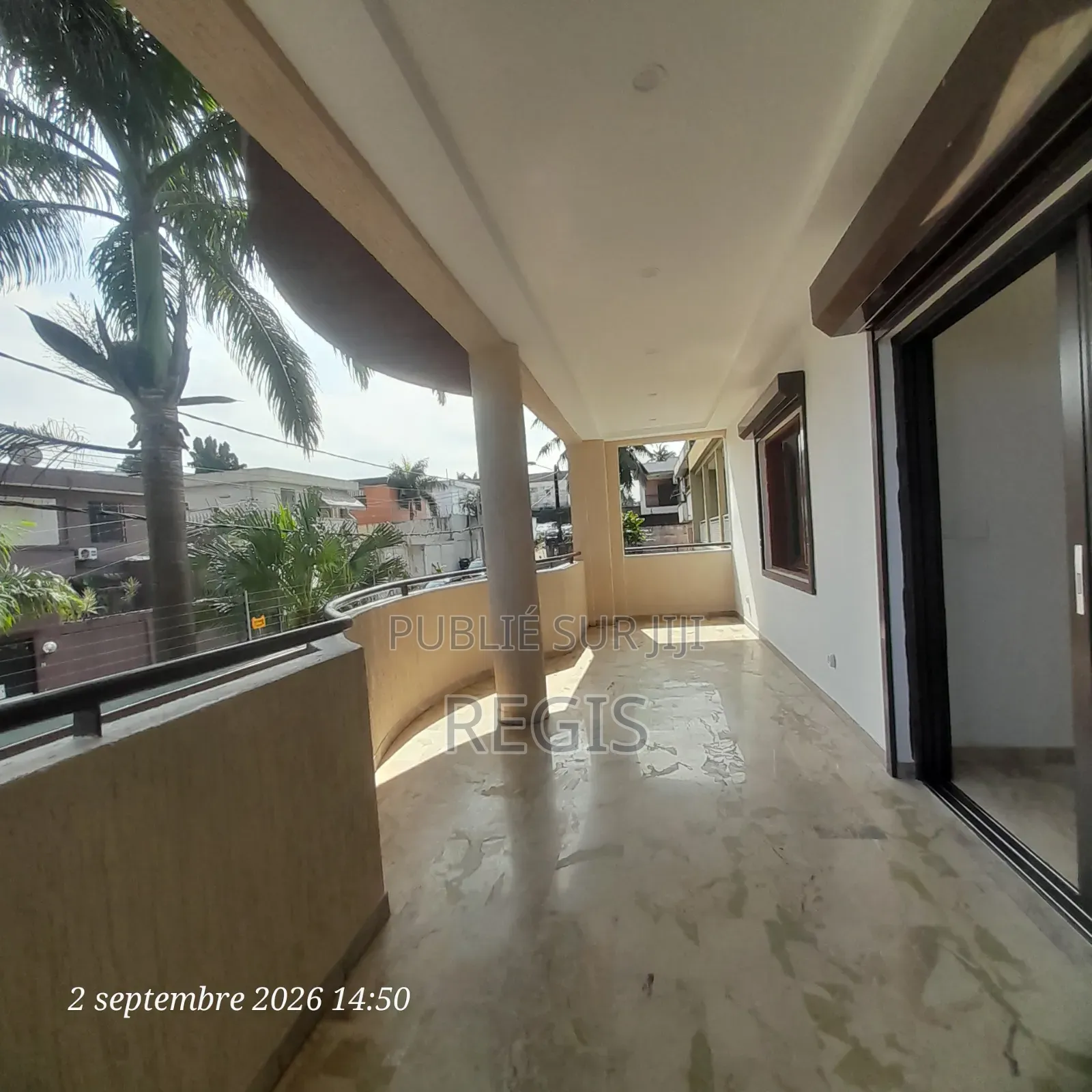 5chbre Duplex dans Regis, Cocody à Louer