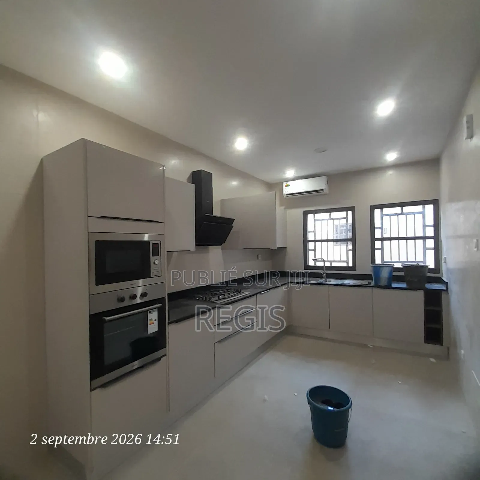 5chbre Duplex dans Regis, Cocody à Louer