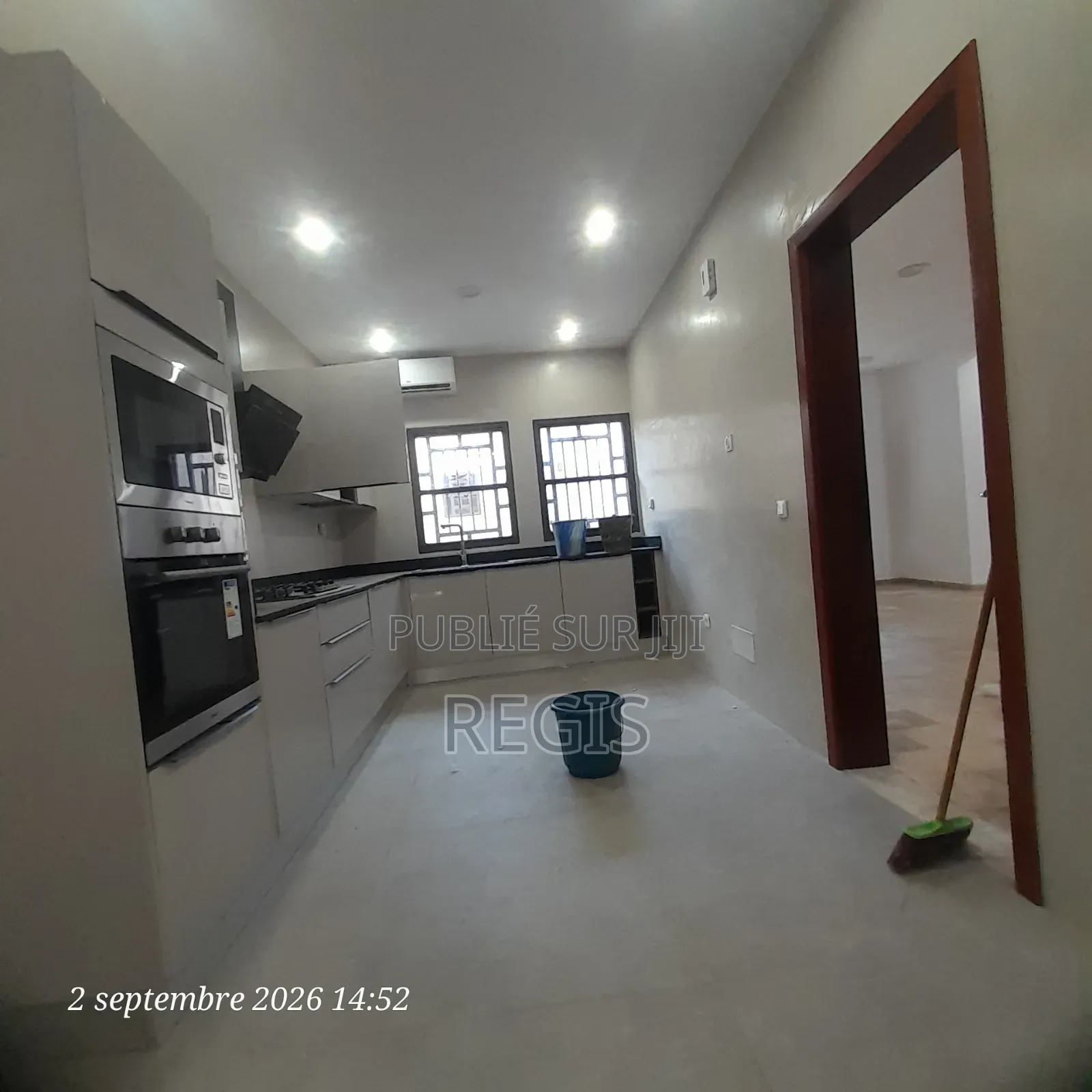 5chbre Duplex dans Regis, Cocody à Louer
