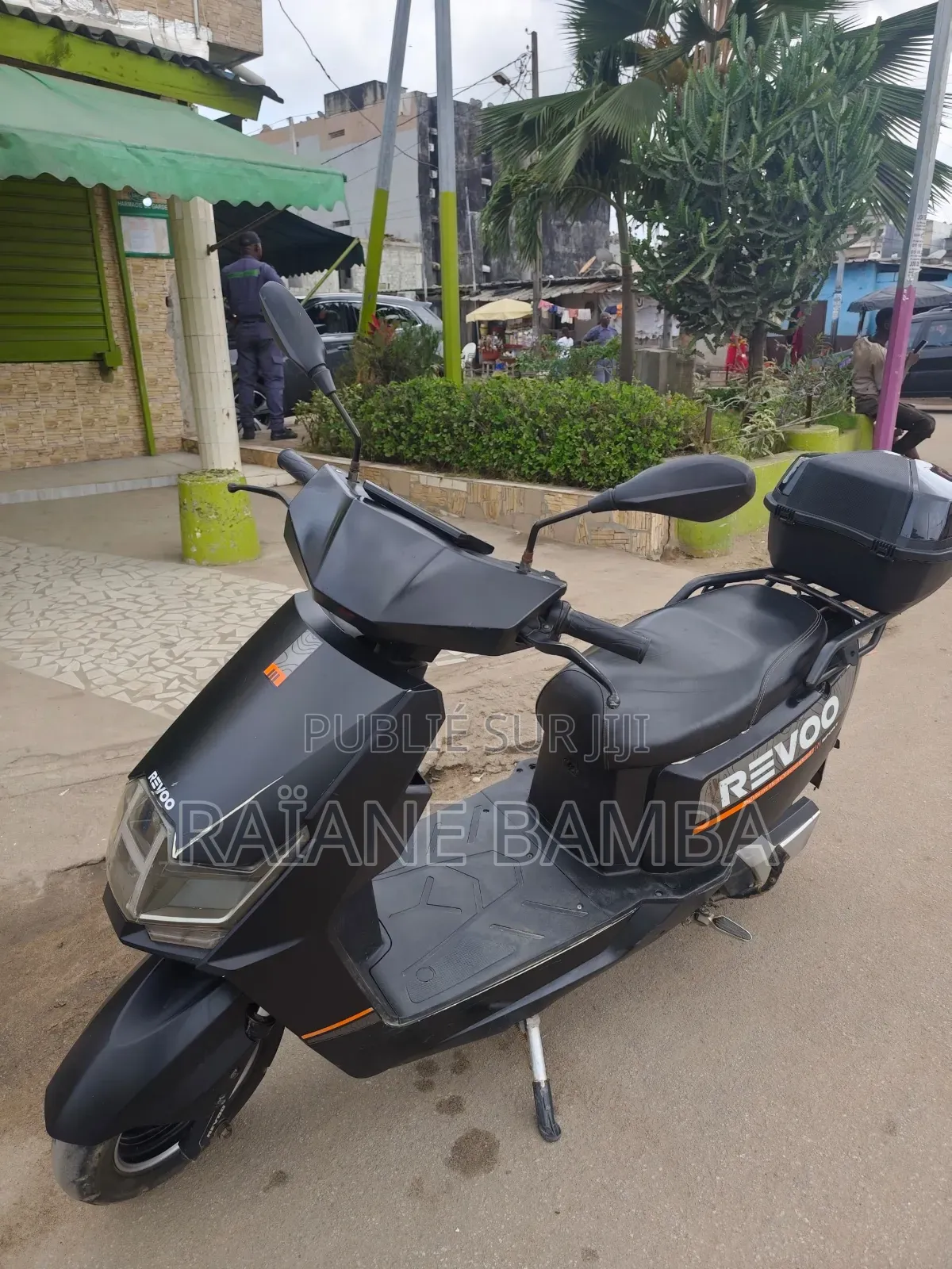 Revoo C32-Y 2024 Noir