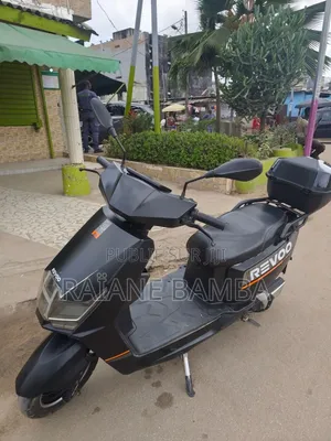 Revoo C32-Y 2024 Noir