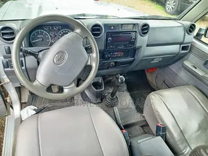Toyota Land Cruiser 2022 Gris