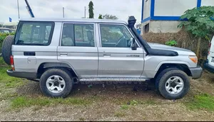 Toyota Land Cruiser 2022 Gris
