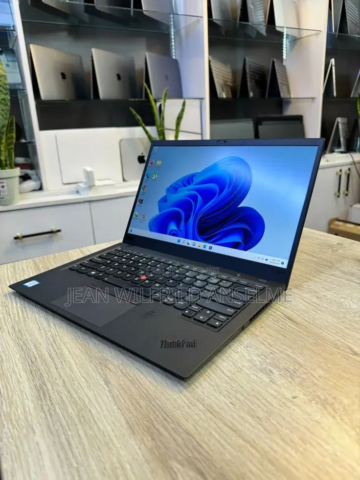 Nouveau Lenovo ThinkPad X1 Yoga 16GB Intel Core i7 SSD 1T