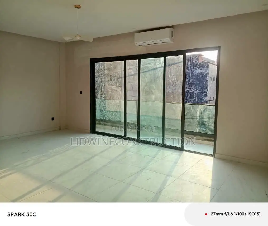 3chbre Appartement dans Cocody à Vendre