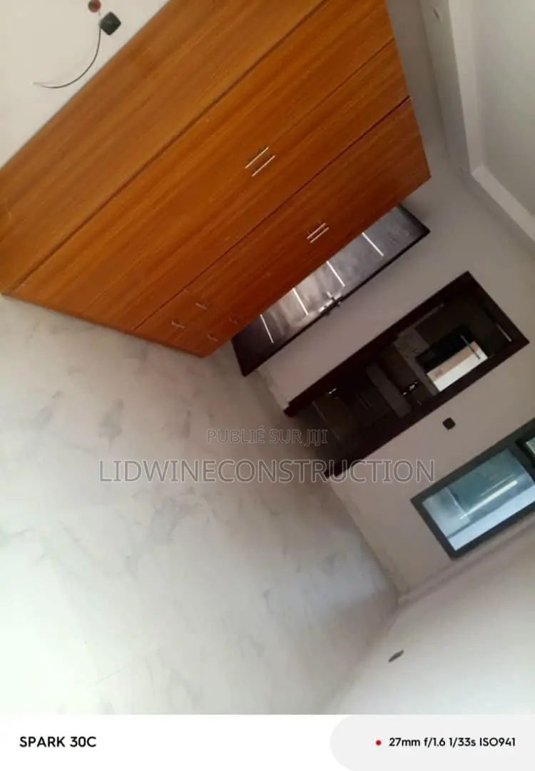 3chbre Appartement dans Cocody à Vendre