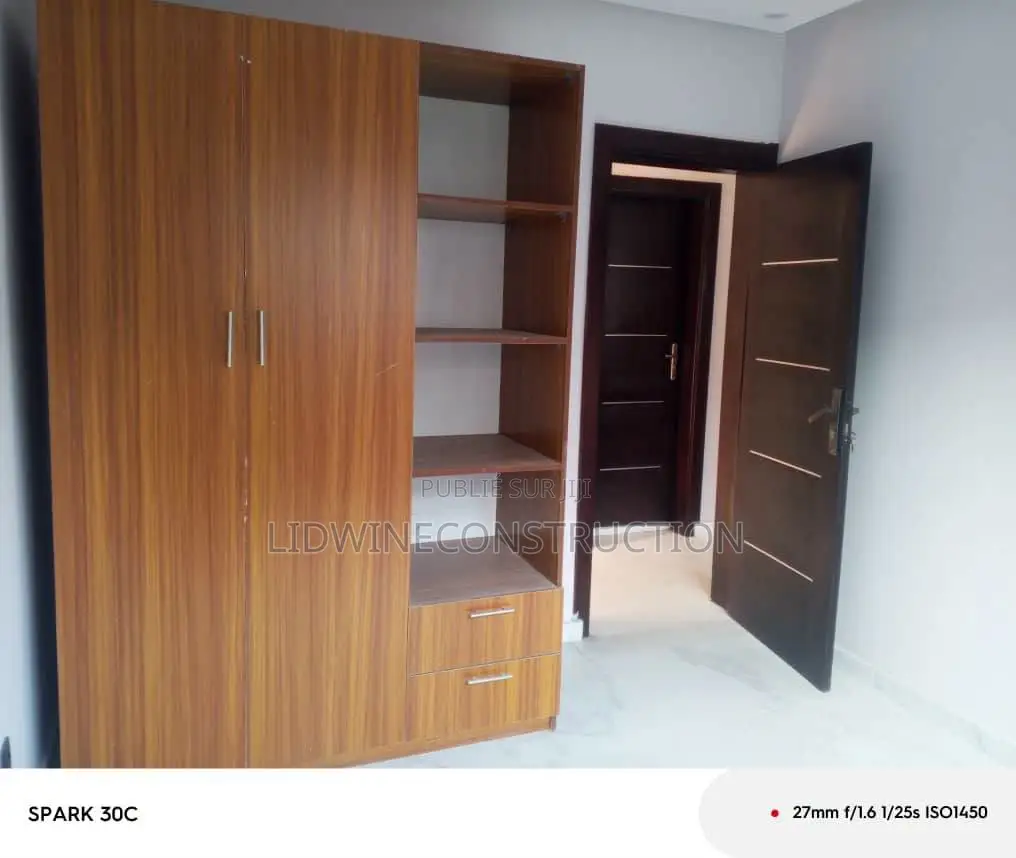 3chbre Appartement dans Cocody à Vendre