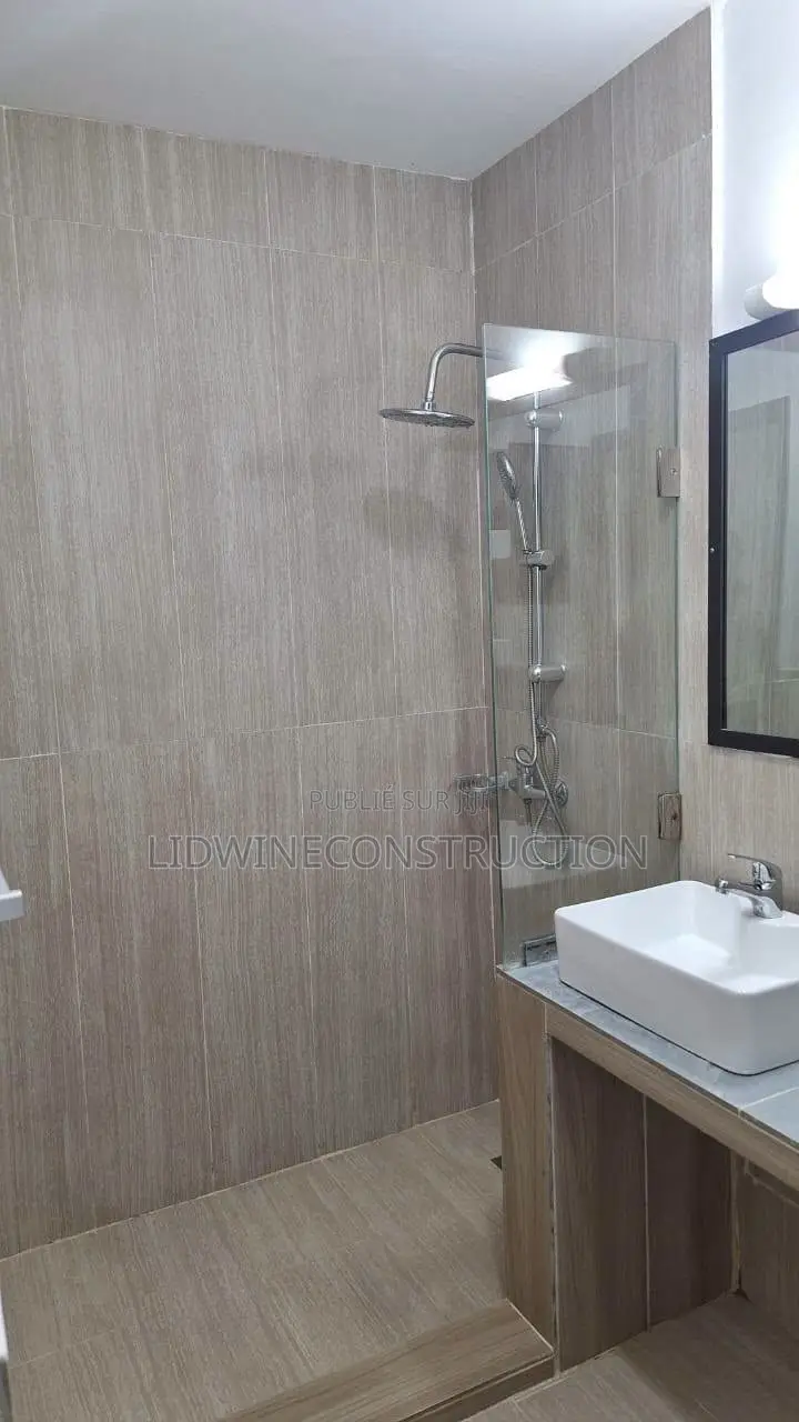 3chbre Appartement dans Cocody à Louer