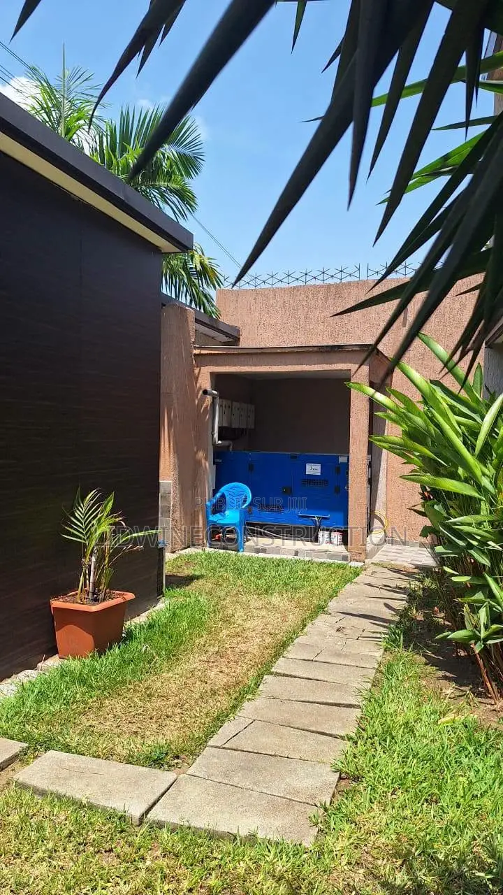 3chbre Appartement dans Cocody à Louer