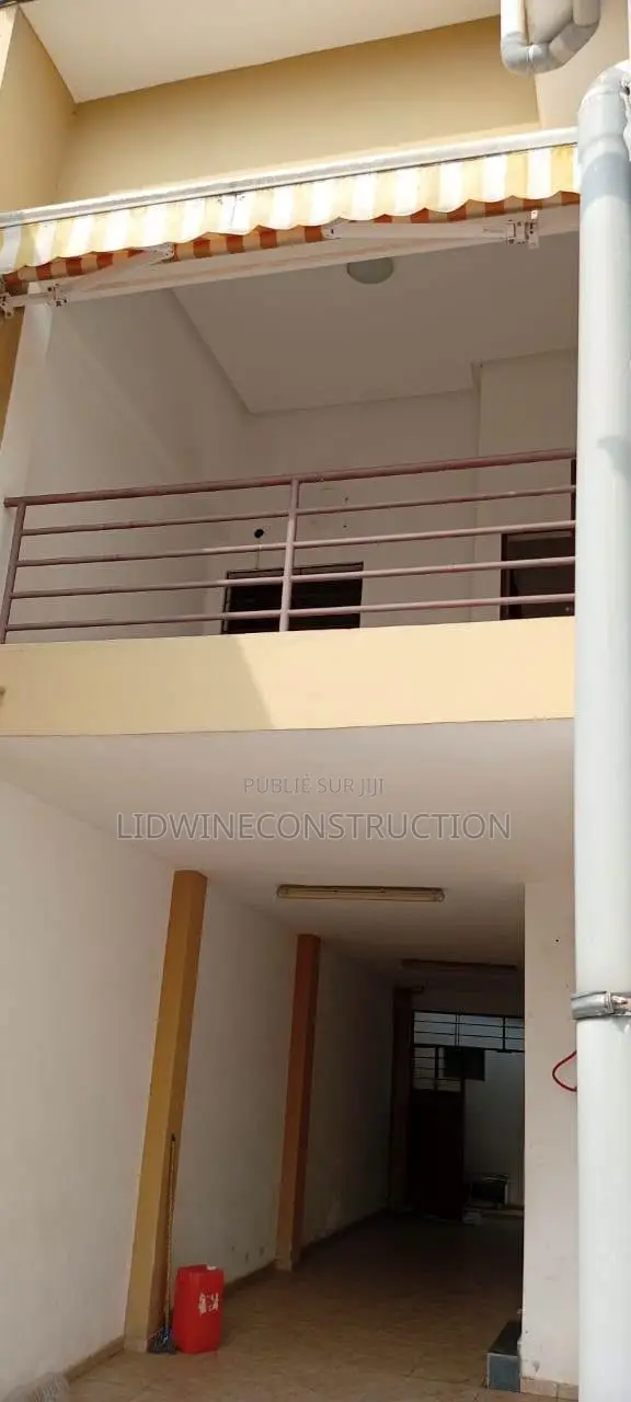5chbre Duplex dans Bingerville à Louer