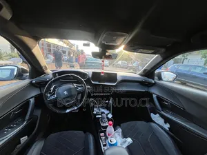 Peugeot 2008 1.2 PureTech (130 Hp) 2021 Gris