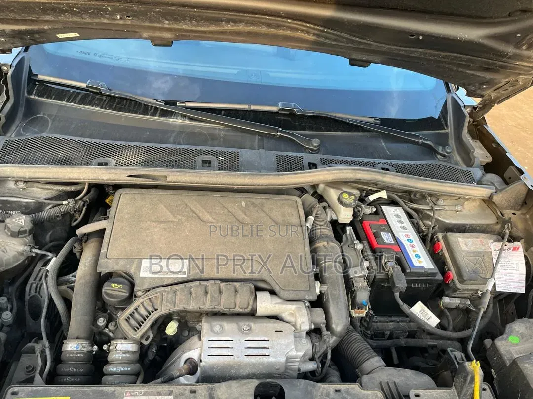 Peugeot 2008 1.2 PureTech (130 Hp) 2021 Gris
