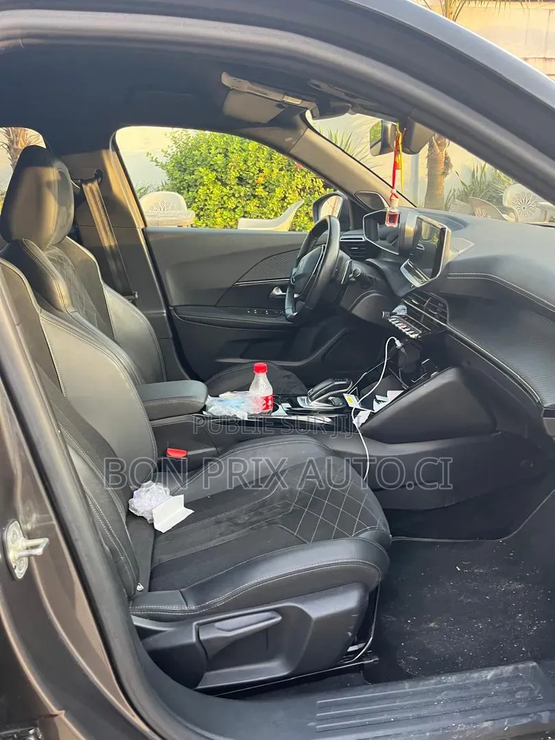 Peugeot 2008 1.2 PureTech (130 Hp) 2021 Gris