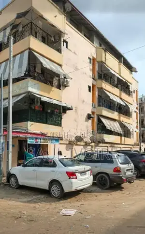 11chbre Duplex dans Saul, Cocody à Vendre