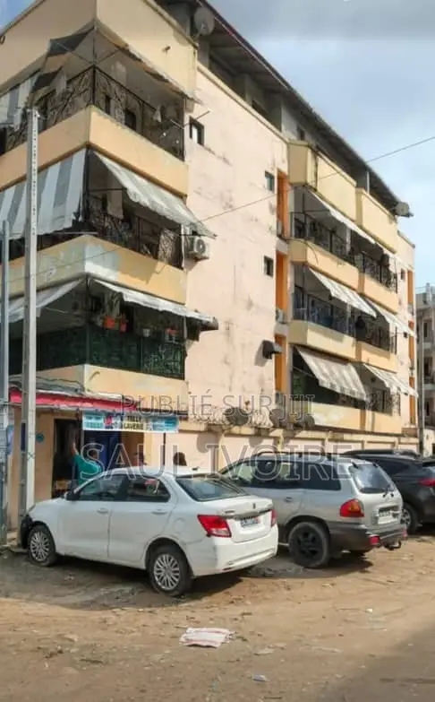 11chbre Duplex dans Saul, Cocody à Vendre