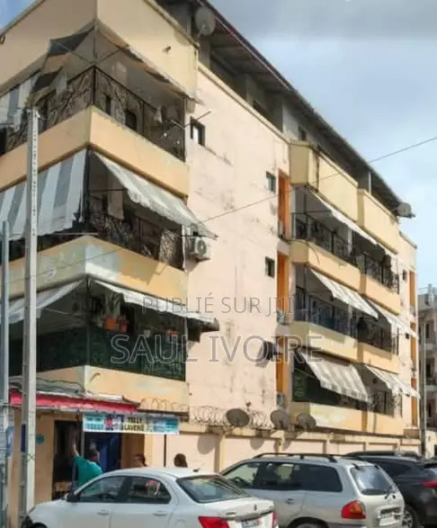 11chbre Duplex dans Saul, Cocody à Vendre