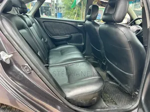 Toyota Avensis 2008 Noir