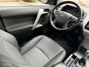 Toyota Land Cruiser 3.3 Diesel 4WD 2022 Noir