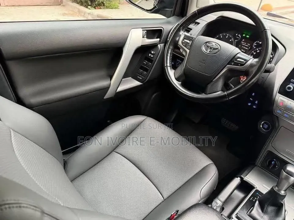 Toyota Land Cruiser 3.3 Diesel 4WD 2022 Noir