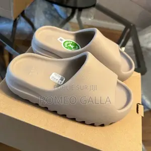 Sandales Yeezy
