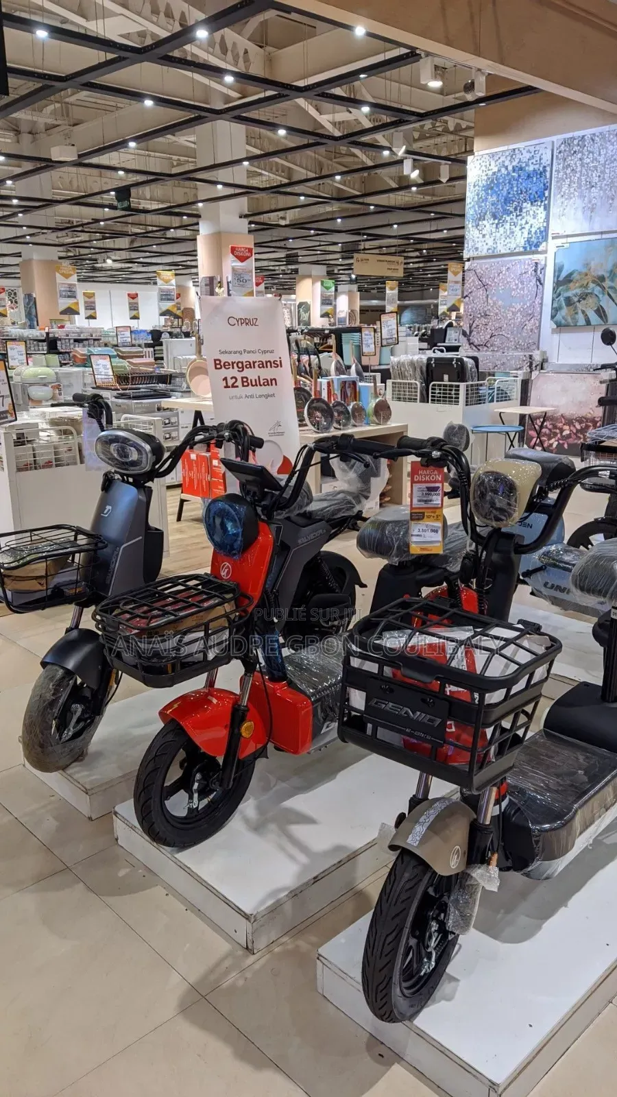 Nouveau Yamaha FZS V4 2024 Blanc