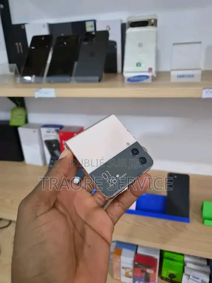 Nouveau Samsung Galaxy Z Flip4 512 GB Autre