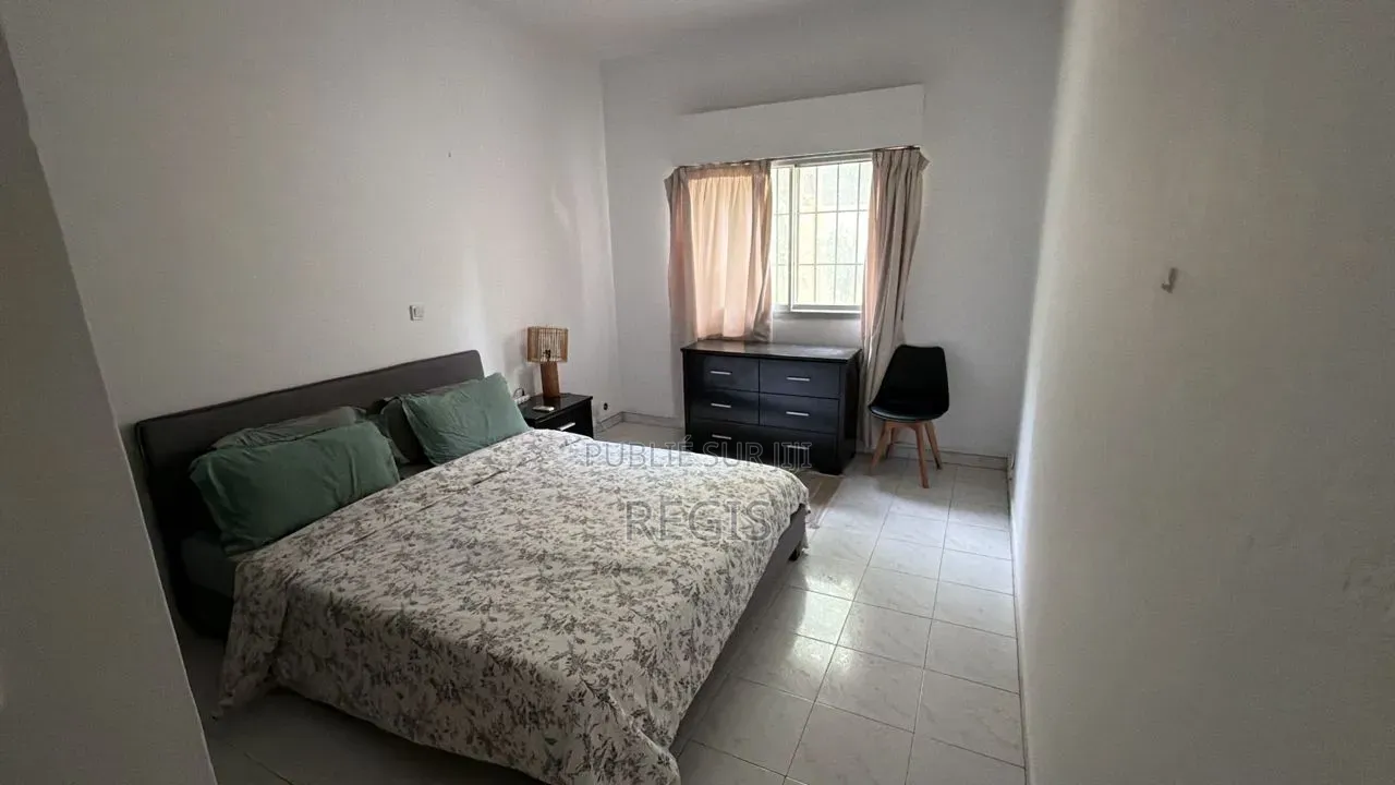 Meublé 2chbre Appartement dans Regis, Cocody à Louer