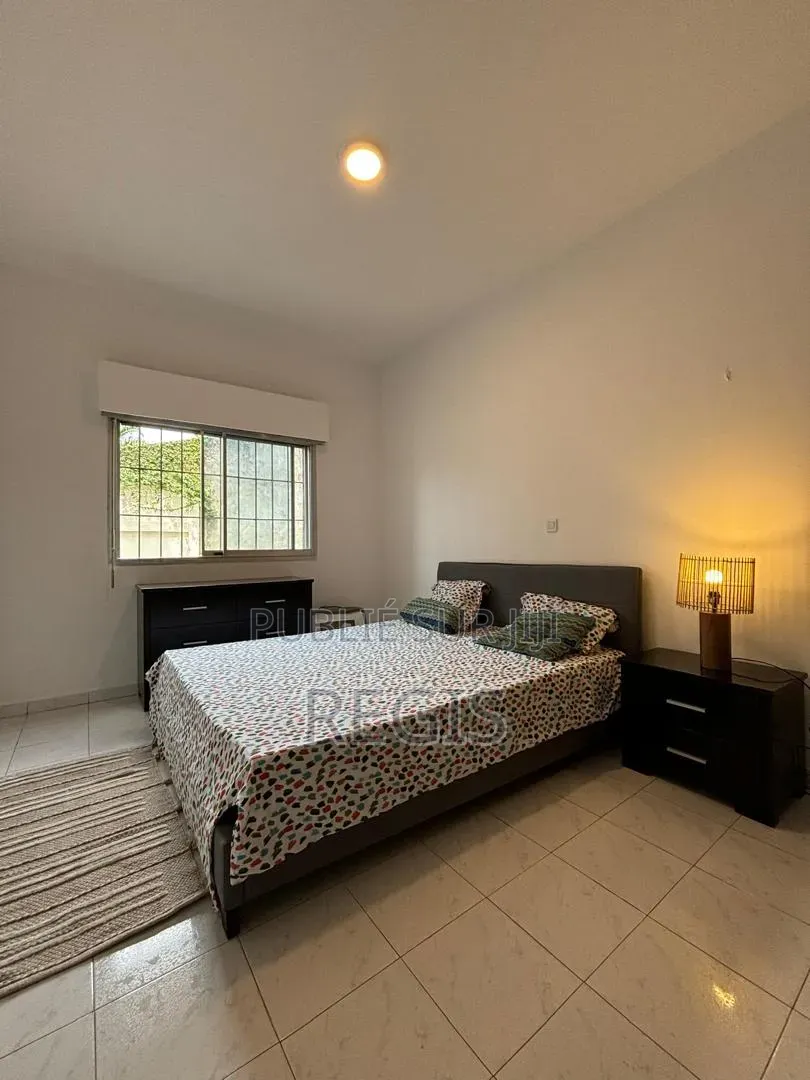 Meublé 2chbre Appartement dans Regis, Cocody à Louer