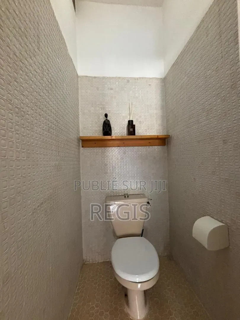 Meublé 2chbre Appartement dans Regis, Cocody à Louer