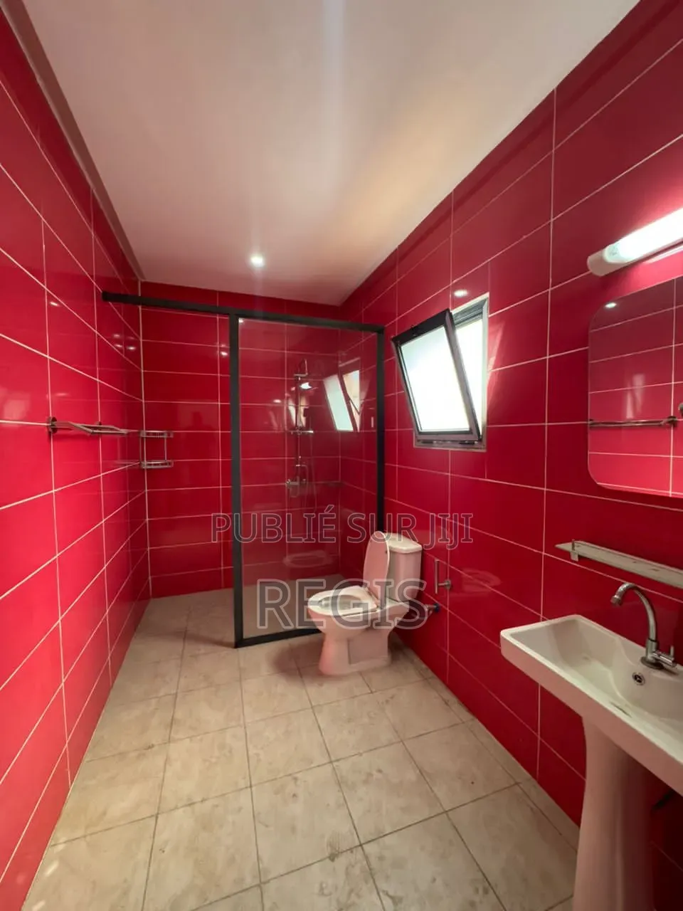 5chbre Duplex dans Regis, Cocody à Louer